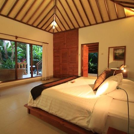 Villa Sutra เปมูเตรัน ภายนอก รูปภาพ
