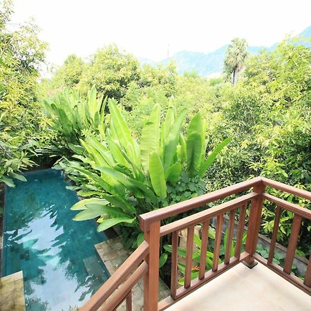 Villa Sutra เปมูเตรัน ภายนอก รูปภาพ