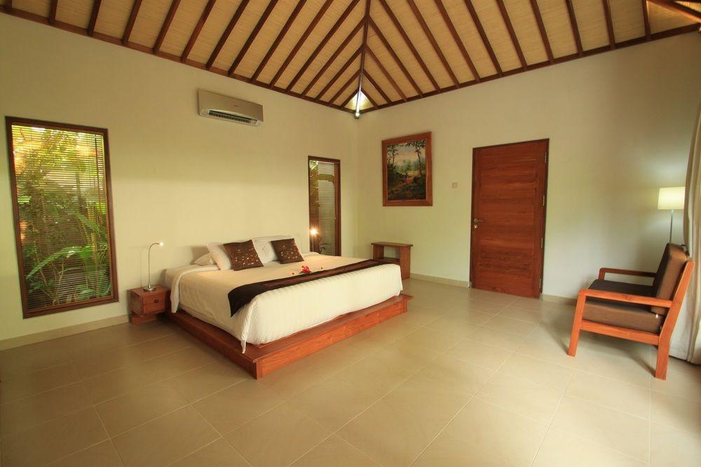Villa Sutra เปมูเตรัน ภายนอก รูปภาพ