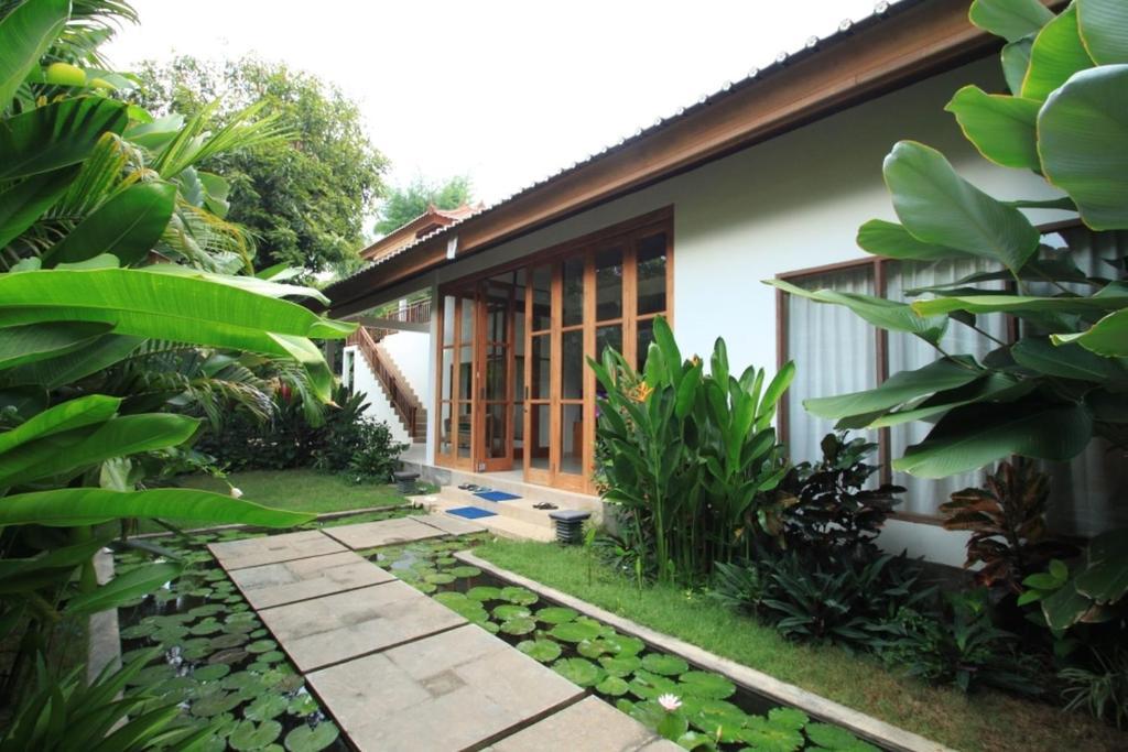 Villa Sutra เปมูเตรัน ภายนอก รูปภาพ
