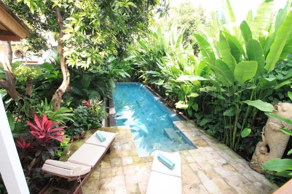 Villa Sutra เปมูเตรัน ภายนอก รูปภาพ