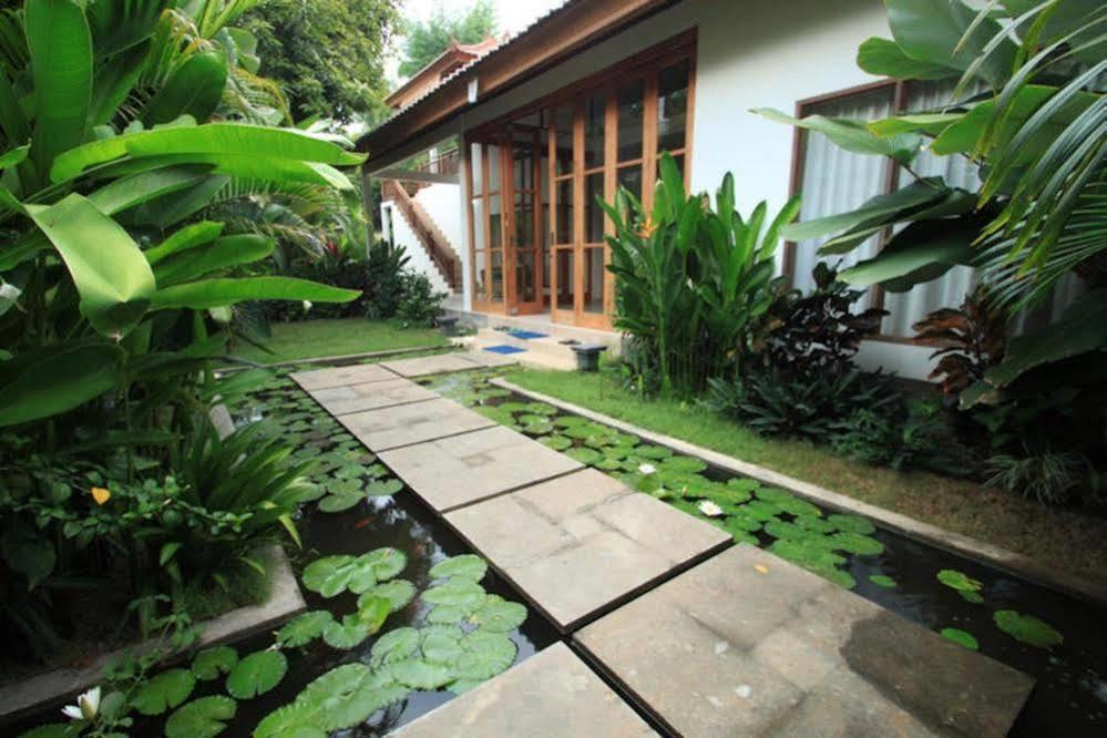 Villa Sutra เปมูเตรัน ภายนอก รูปภาพ
