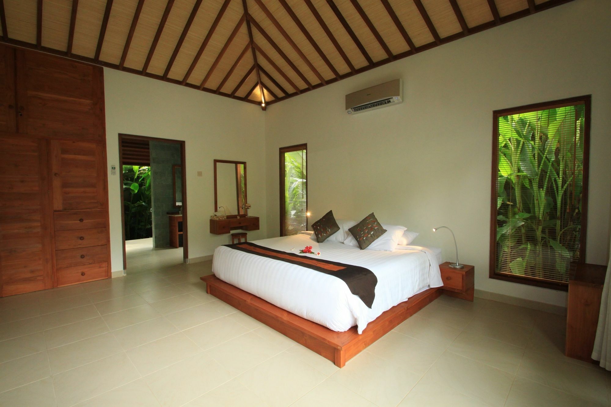 Villa Sutra เปมูเตรัน ภายนอก รูปภาพ
