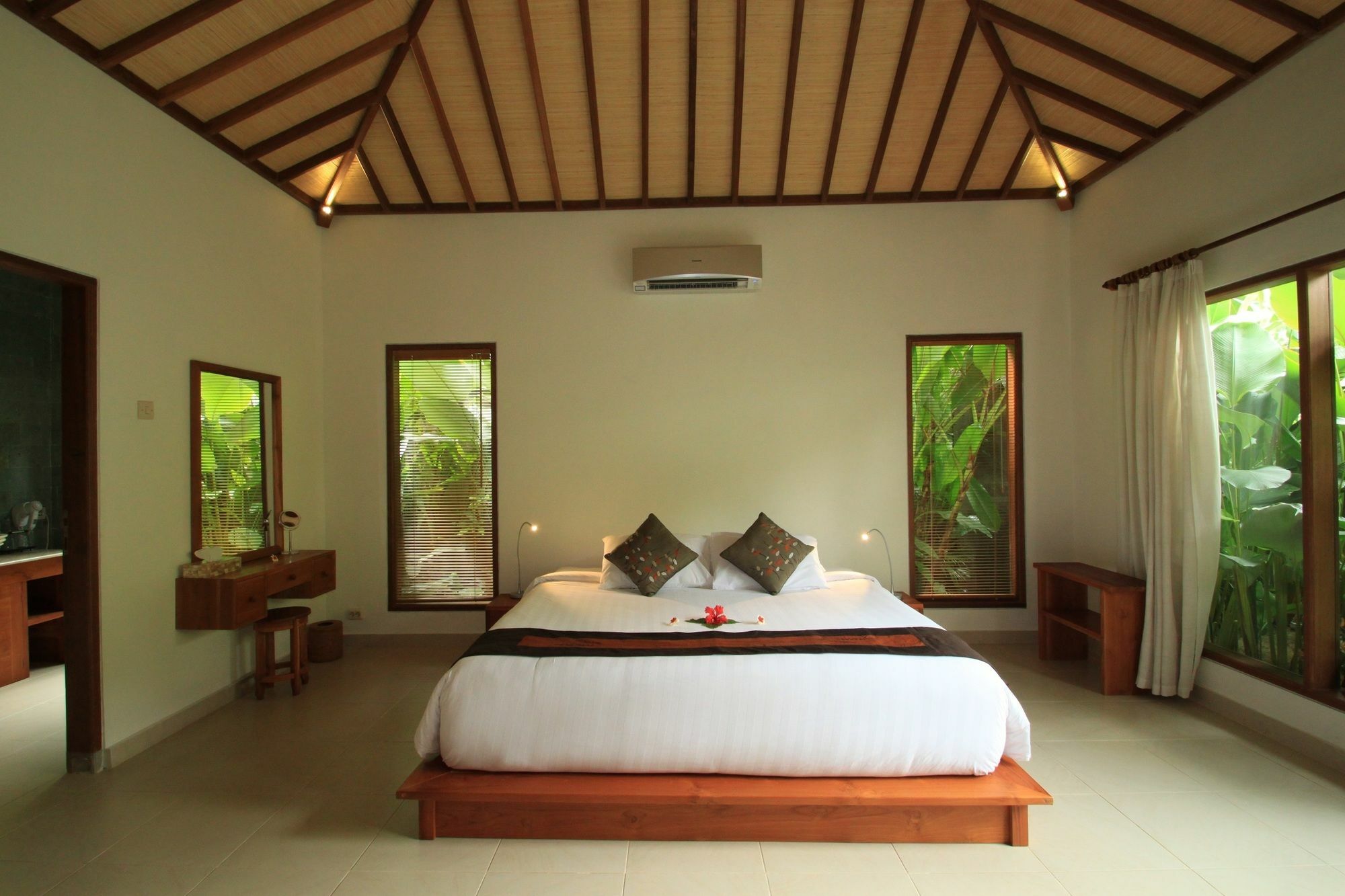 Villa Sutra เปมูเตรัน ภายนอก รูปภาพ