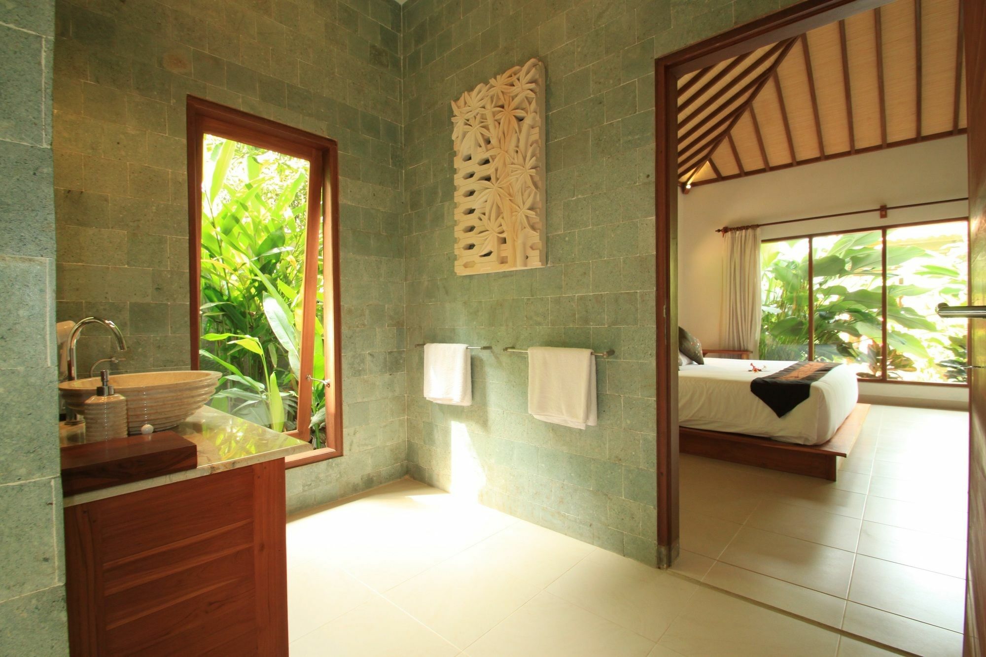 Villa Sutra เปมูเตรัน ภายนอก รูปภาพ